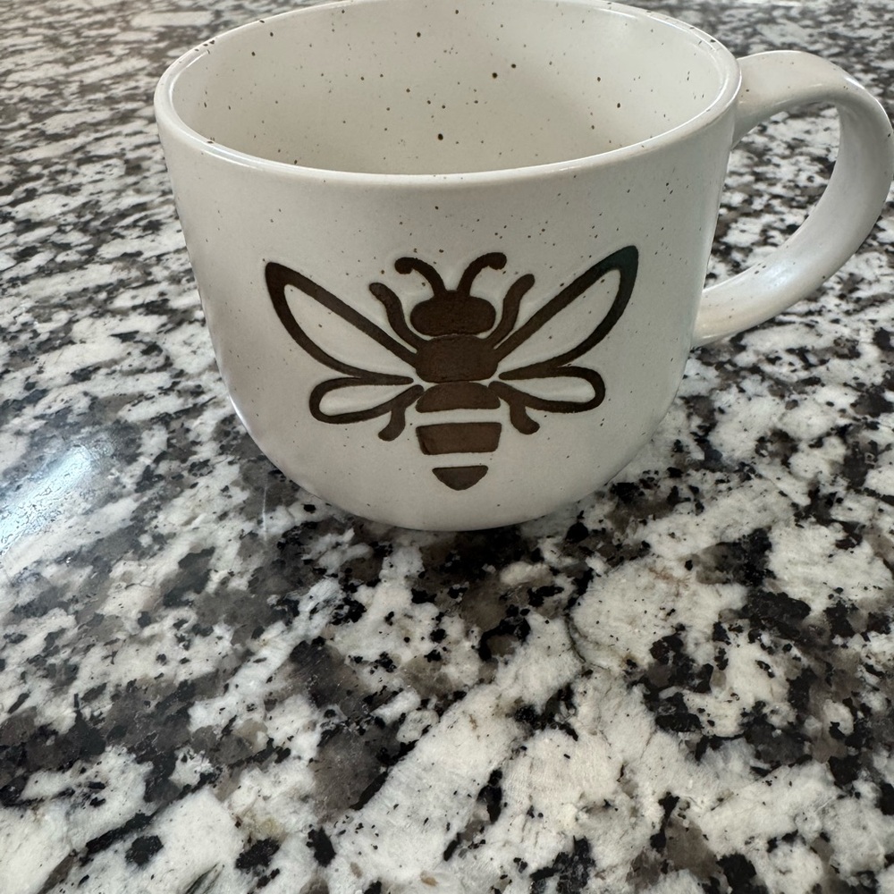 Bee Design Speckled Mug